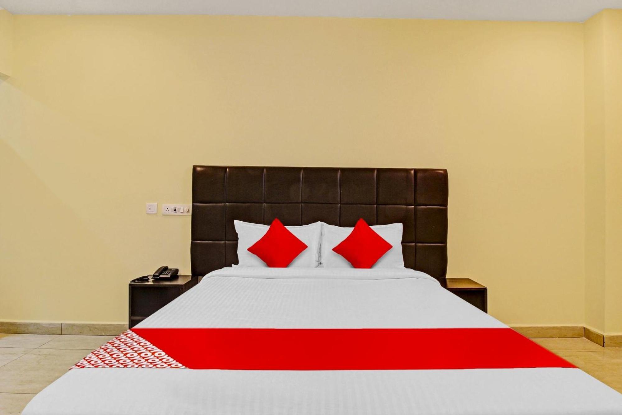 Super Hotel O Lakshmi Royal Inn Warangal Ngoại thất bức ảnh