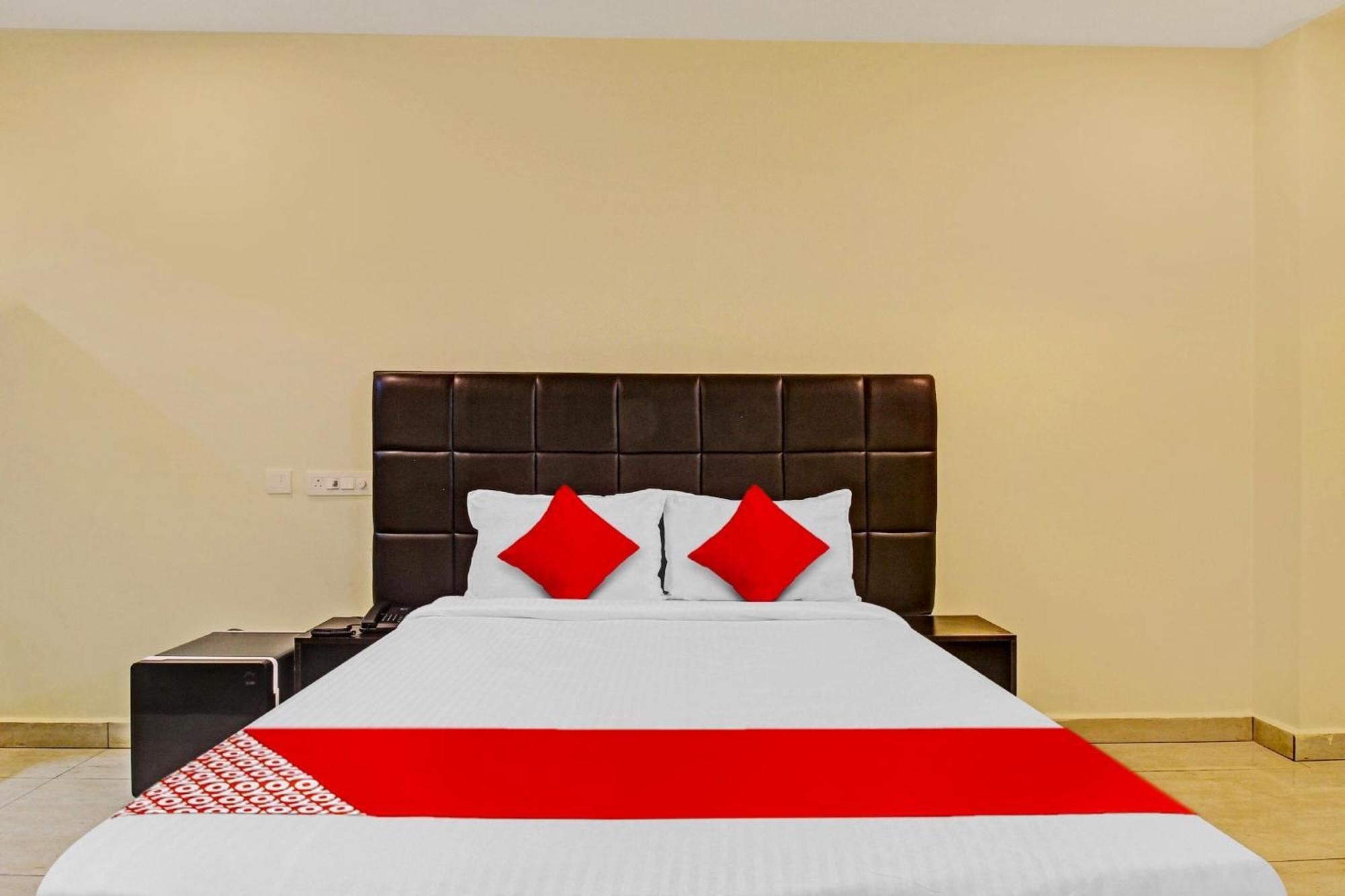 Super Hotel O Lakshmi Royal Inn Warangal Ngoại thất bức ảnh